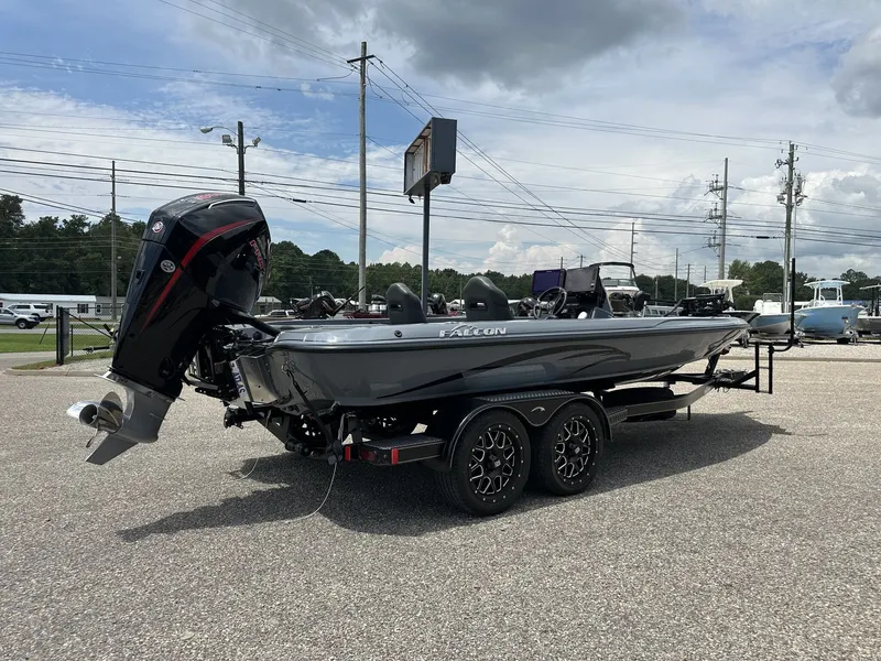 Slide: The Image of Falcon Boats 21 PREDATOR Tournament ready 2026 - 5