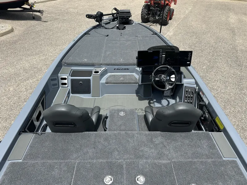 Slide: The Image of Falcon Boats 21 PREDATOR Tournament ready 2026 - 6