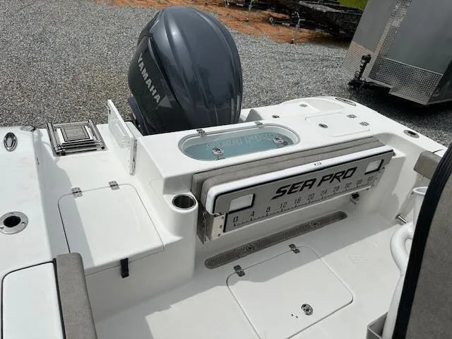 Slide: The Image of Sea Pro 242 Center Console 2024 - 9