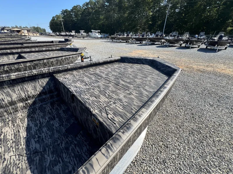 Slide: The Image of Reaper Boats 653 2025 - 2