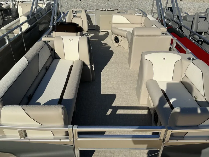 Slide: The Image of Tahoe Sport - 21 FT 21 REAR FISH 2025 - 3