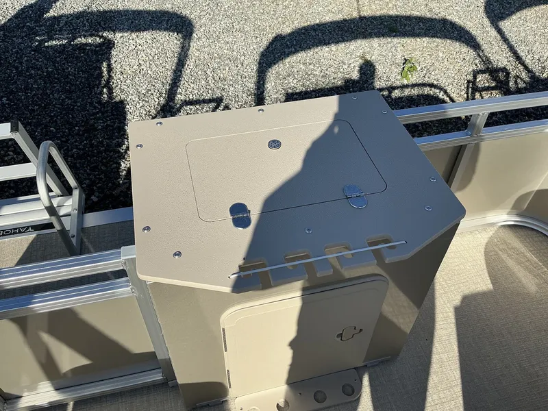 Slide: The Image of Tahoe Sport - 21 FT 21 REAR FISH 2025 - 9