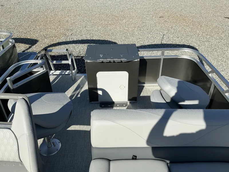 Slide: The Image of Tahoe Sport - 19 FT 19 QUAD FISH 2025 - 10