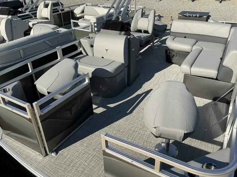 Slide: The Image of Tahoe Sport - 19 FT 19 QUAD FISH 2025 - 3