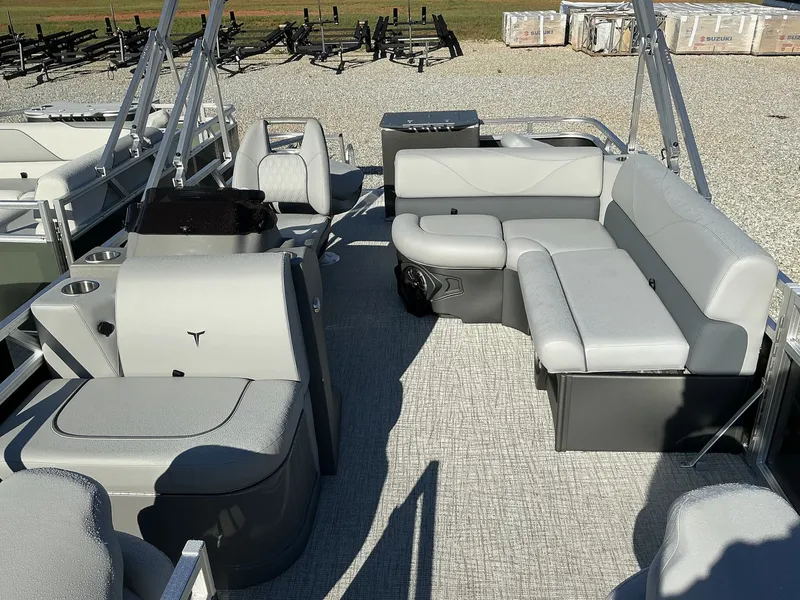 Slide: The Image of Tahoe Sport - 19 FT 19 QUAD FISH 2025 - 4