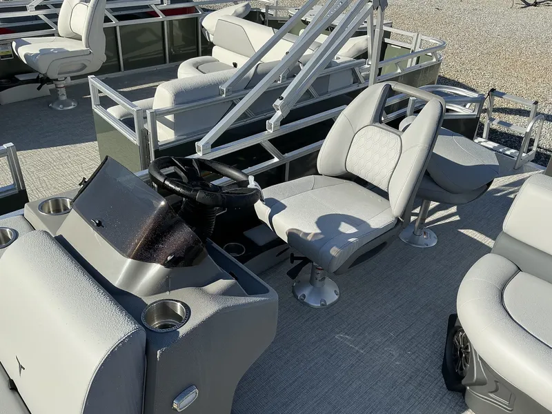 Slide: The Image of Tahoe Sport - 19 FT 19 QUAD FISH 2025 - 5