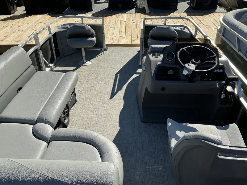 Slide: The Image of Tahoe Sport - 19 FT 19 QUAD FISH 2025 - 6