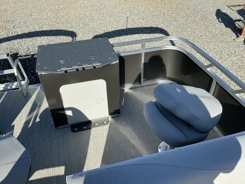 Slide: The Image of Tahoe Sport - 19 FT 19 QUAD FISH 2025 - 7