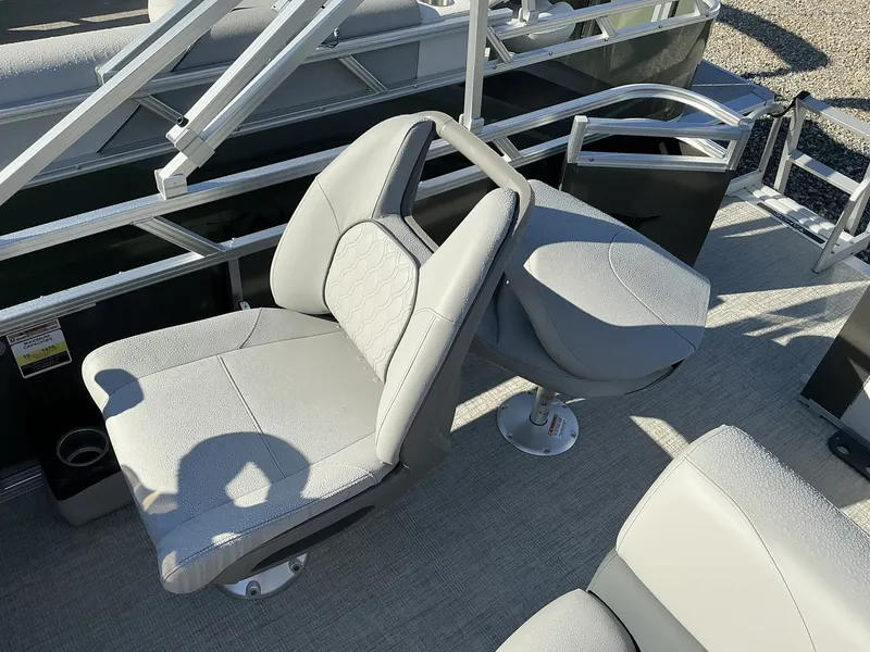 Slide: The Image of Tahoe Sport - 19 FT 19 QUAD FISH 2025 - 8