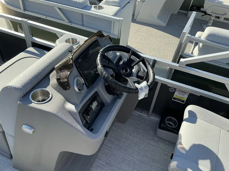 Slide: The Image of Tahoe Sport - 19 FT 19 QUAD FISH 2025 - 9