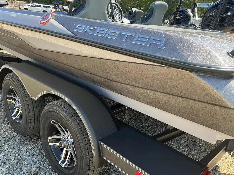 Slide: The Image of Skeeter ZXR Series ZXR21 COLOR 3 2025 - 3