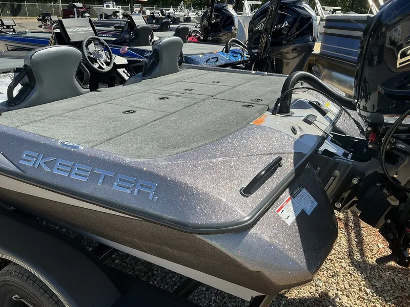 Slide: The Image of Skeeter ZXR Series ZXR21 COLOR 3 2025 - 4