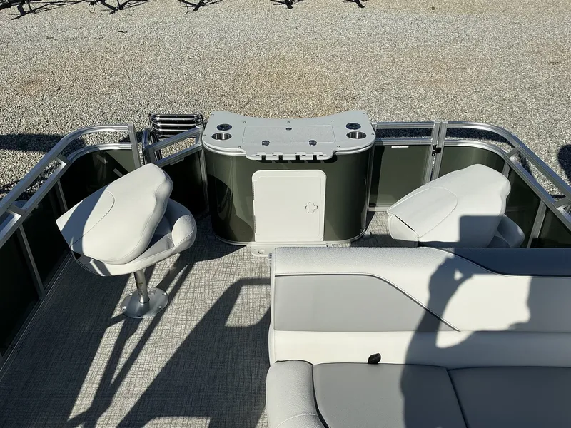 Slide: The Image of Tahoe Sport 21 SPORT REAR FISH 2025 - 4