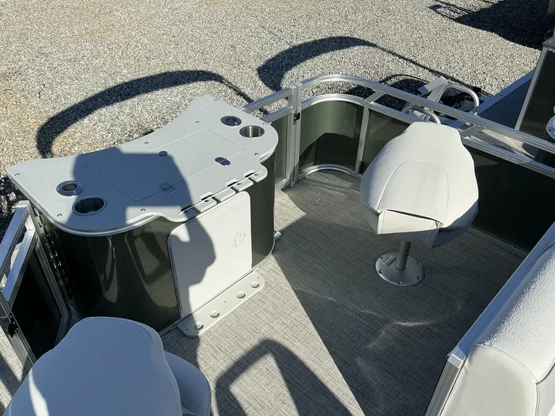 Slide: The Image of Tahoe Sport 21 SPORT REAR FISH 2025 - 5