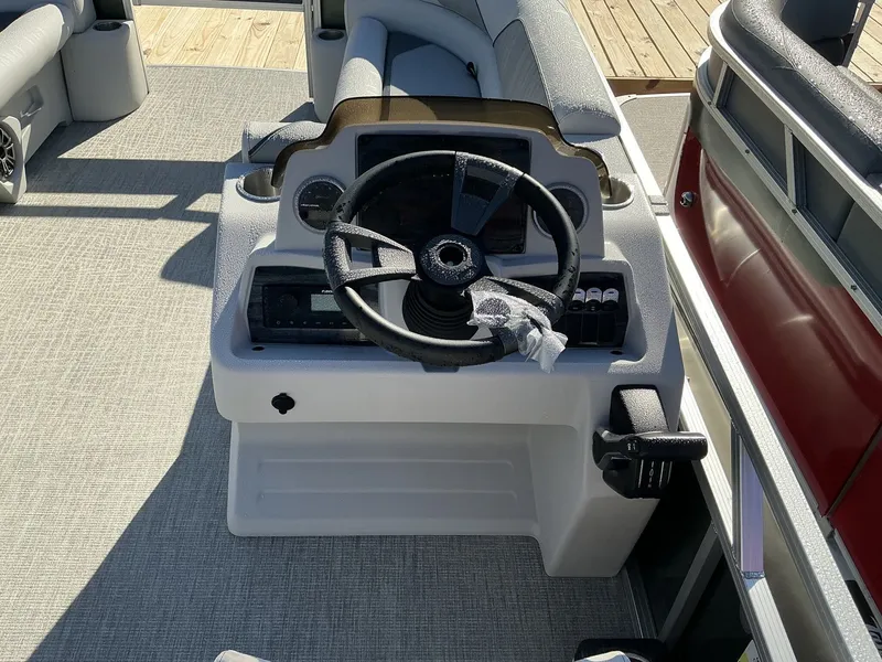 Slide: The Image of Tahoe Sport 21 SPORT REAR FISH 2025 - 7