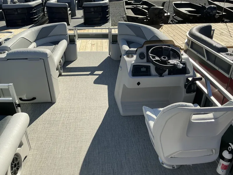 Slide: The Image of Tahoe Sport 21 SPORT REAR FISH 2025 - 8