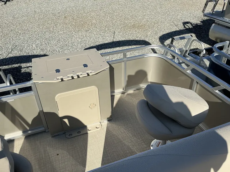 Slide: The Image of Tahoe STX 19 QUAD FISH 2025 - 7