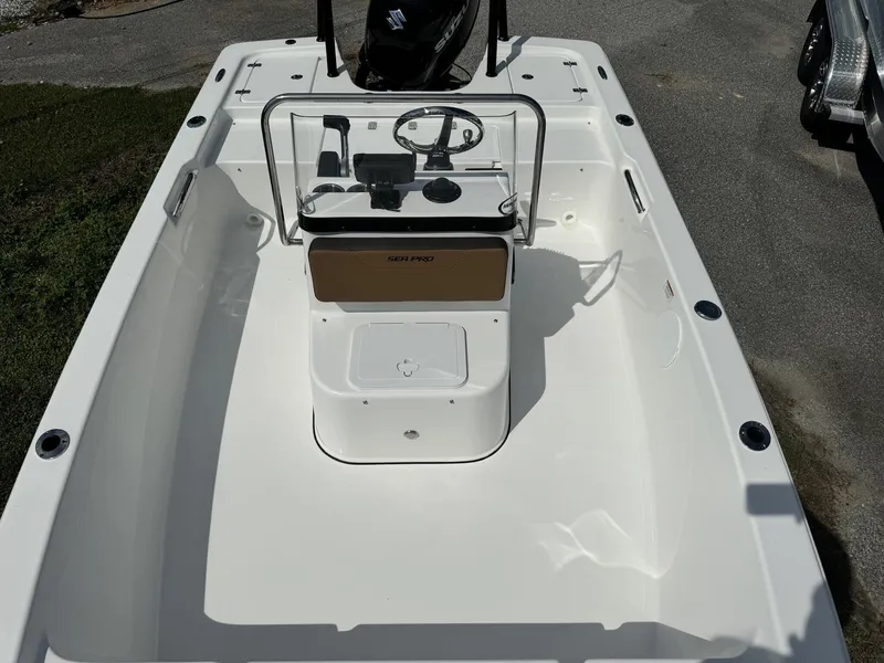 Slide: The Image of Sea Pro 172 Bay 2025 - 6