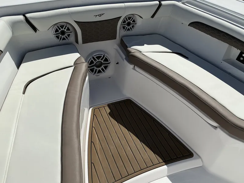 Slide: The Image of Tidewater 272 CC Adventure 2025 - 19