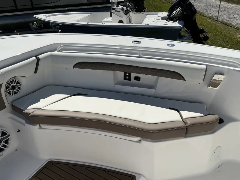 Slide: The Image of Tidewater 272 CC Adventure 2025 - 4