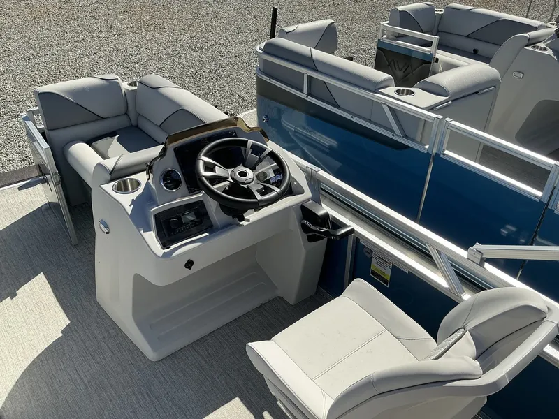 Slide: The Image of Avalon Venture QUAD LOUNGER 2025 - 3