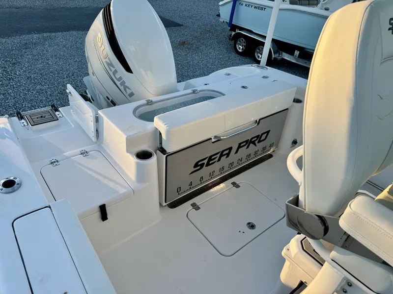 Slide: The Image of Sea Pro 242 Center Console 2025 - 9