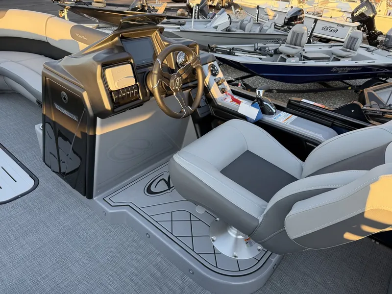 Slide: The Image of Veranda Relax Series VR25RC XL 2025 - 12