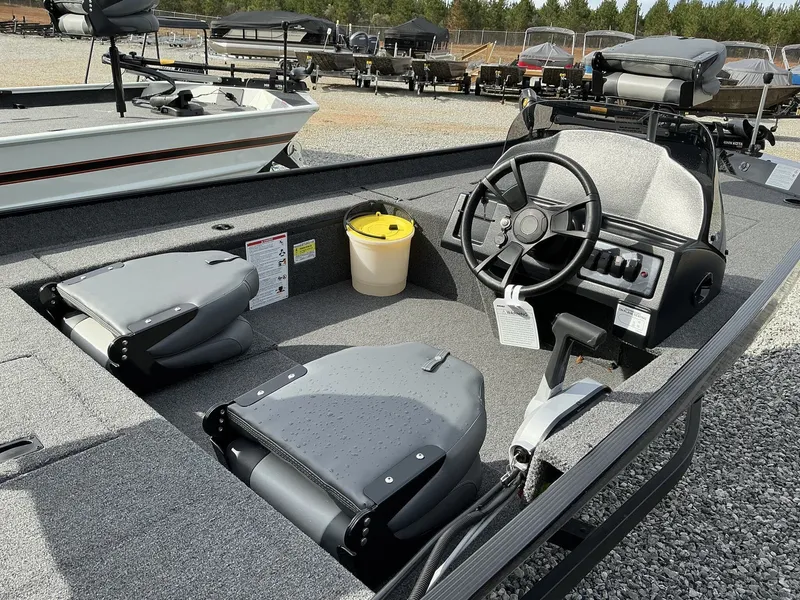 Slide: The Image of Lowe Skorpion 2025 - 6