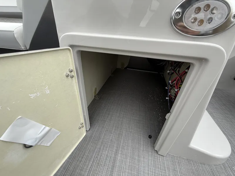 Slide: The Image of Lowe Ss 230 2025 - 10