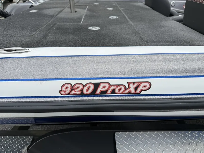Slide: The Image of Phoenix Bass Boat 920 PRO XP 2013 - 6
