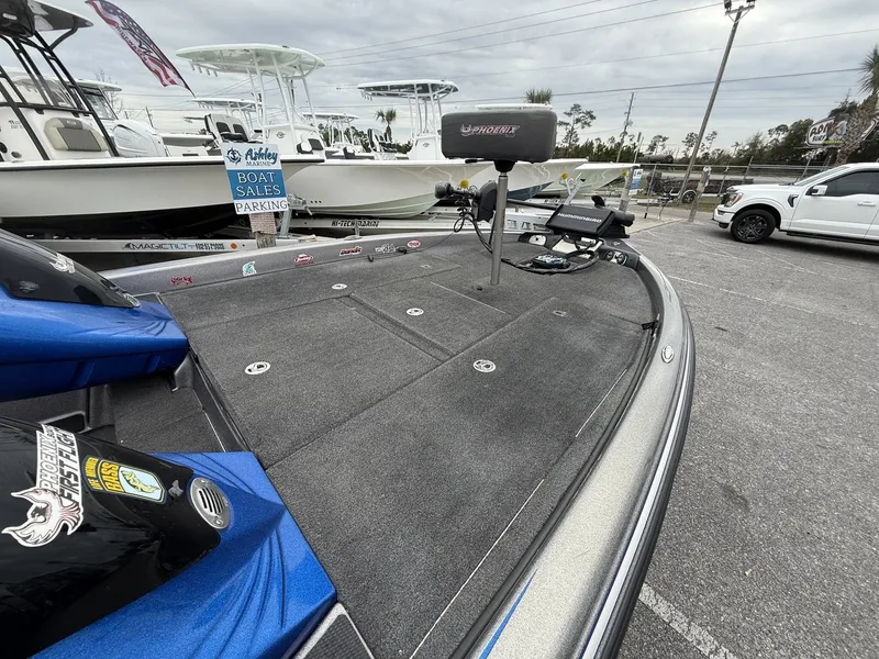 Slide: The Image of Phoenix Bass Boat 920 PRO XP 2013 - 7
