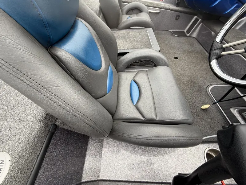 Slide: The Image of Phoenix Bass Boat 920 PRO XP 2013 - 8