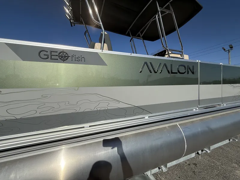 Slide: The Image of Avalon GS GEO FISH 25 T TOP-TRITOON-200HP 2025 - 5
