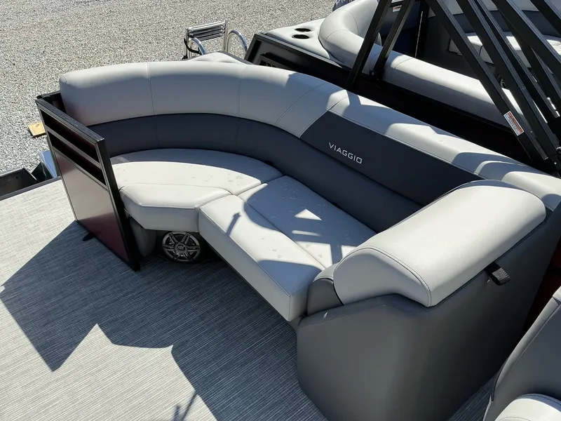 Slide: The Image of Viaggio Lago V 22U 2025 - 3
