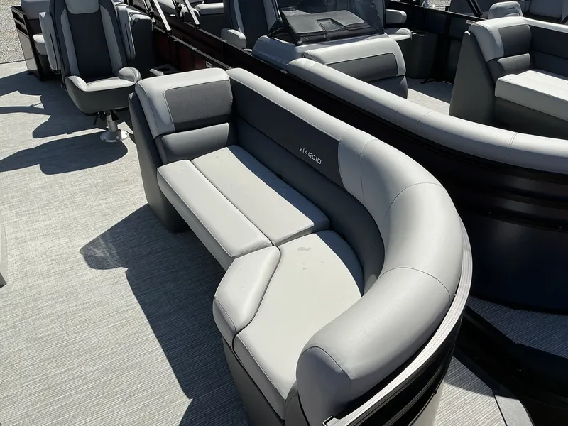 Slide: The Image of Viaggio Lago V 22U 2025 - 5