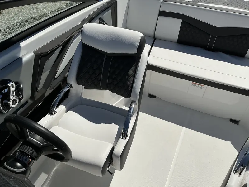 Slide: The Image of Monterey 238SS Super Sport 2025 - 21