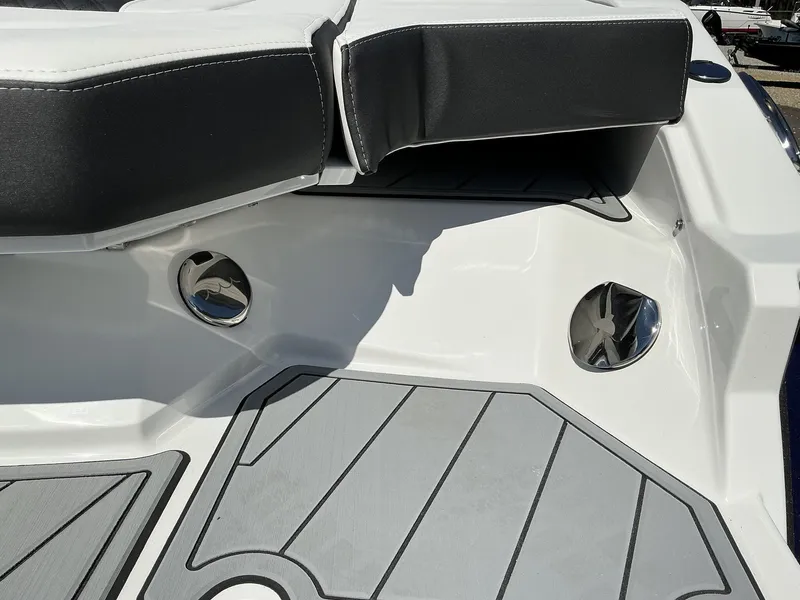 Slide: The Image of Monterey 238SS Super Sport 2025 - 3