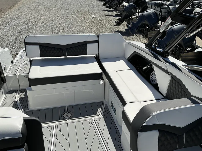 Slide: The Image of Monterey SS 258 2025 - 21