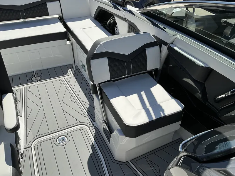 Slide: The Image of Monterey SS 258 2025 - 23