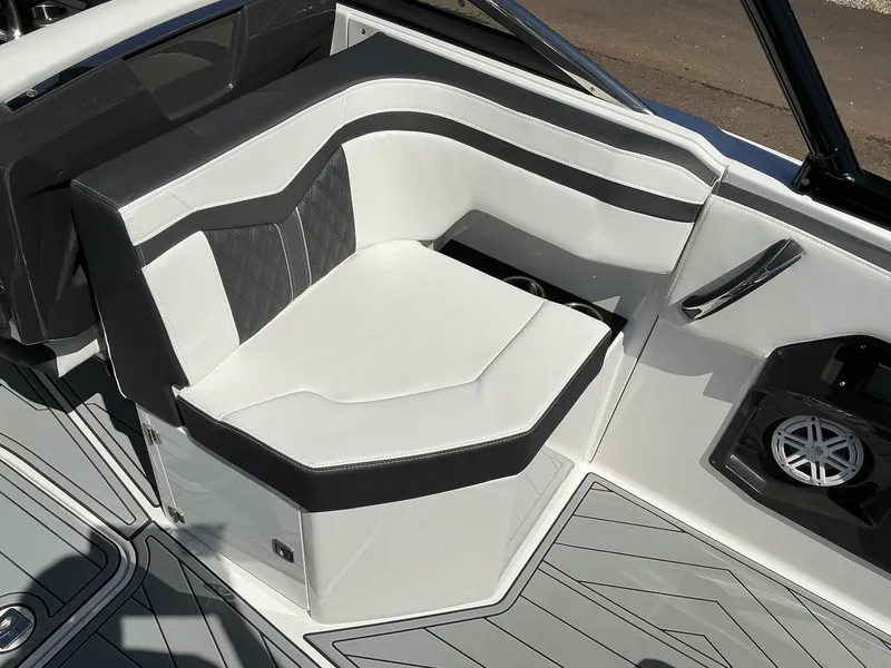 Slide: The Image of Monterey SS 258 2025 - 25