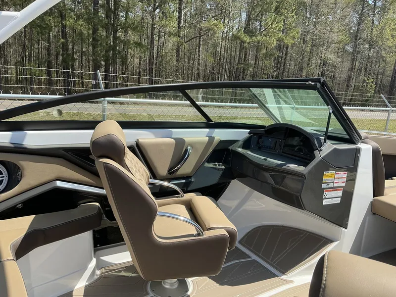 Slide: The Image of Monterey 218SS Super Sport 2025 - 10