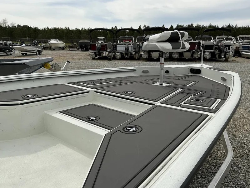 Slide: The Image of Excel 230 Bay Pro 2025 - 9