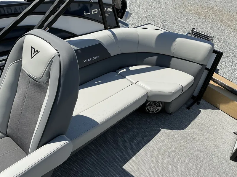 Slide: The Image of Viaggio Lago V 20 U-SUZUKI 140 2025 - 5