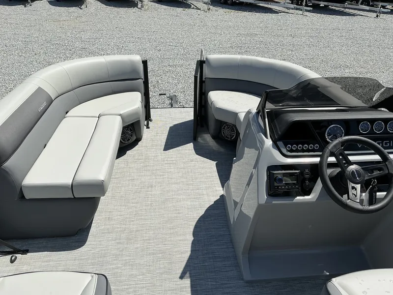 Slide: The Image of Viaggio Lago V 20 U-SUZUKI 140 2025 - 9