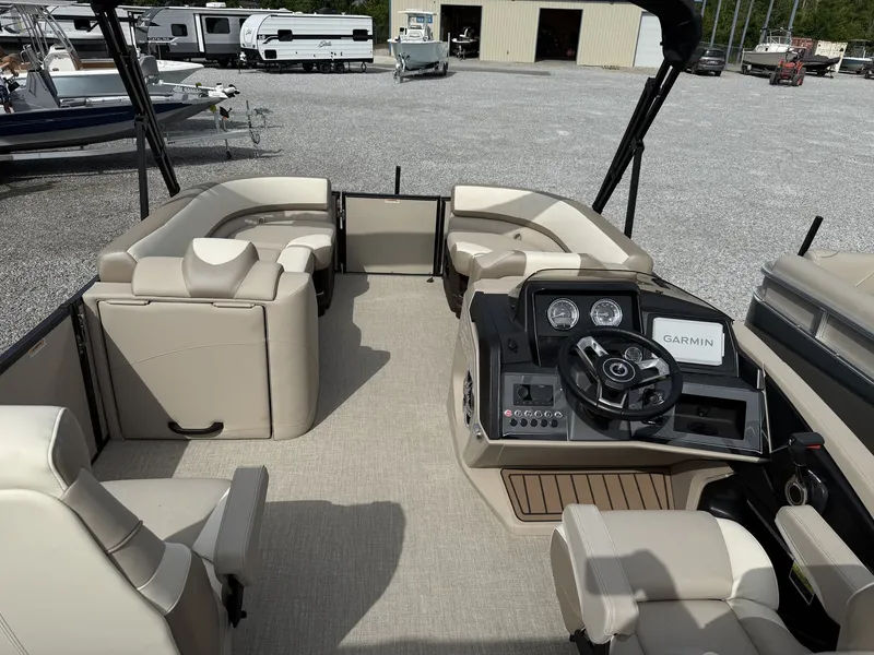 Slide: The Image of Avalon Catalina 23 Quad Lounger 2025 - 10