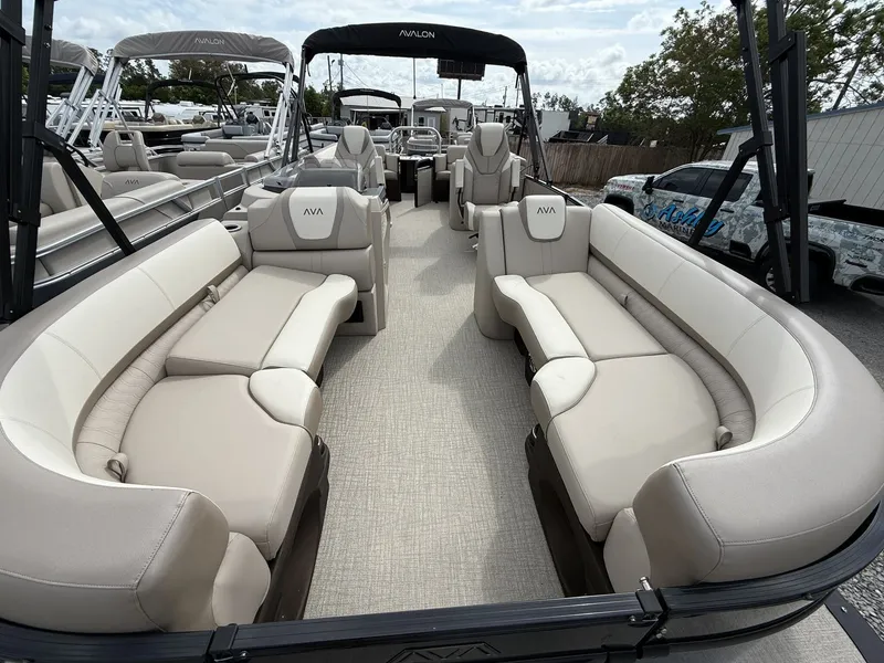 Slide: The Image of Avalon Catalina 23 Quad Lounger 2025 - 8