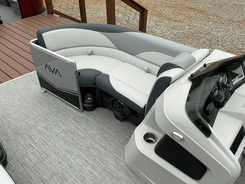 Slide: The Image of Avalon LSZ 23 QUAD LOUNGER 2025 - 10
