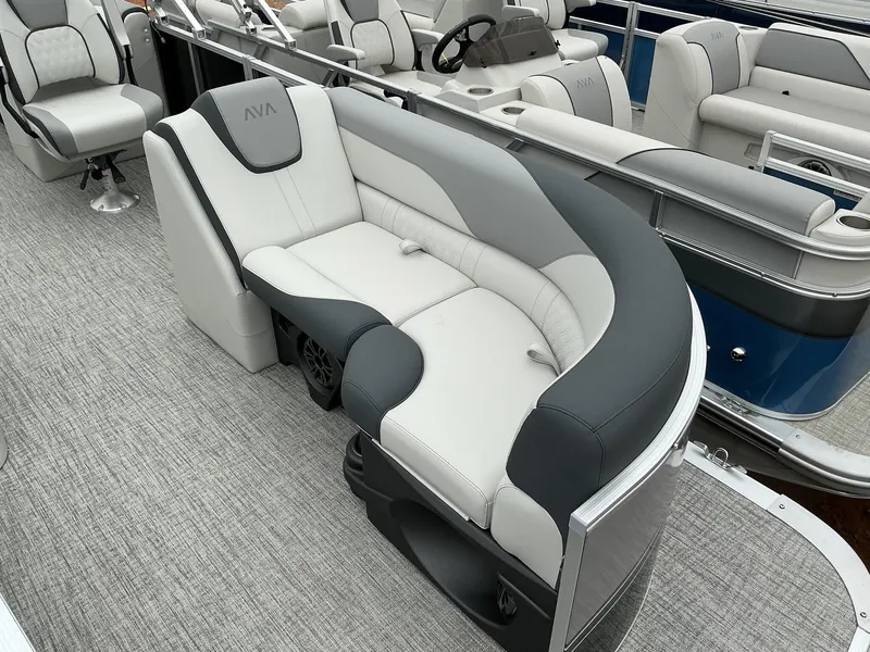 Slide: The Image of Avalon LSZ 23 QUAD LOUNGER 2025 - 4