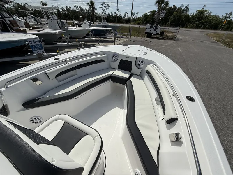 Slide: The Image of Tidewater 232 LXF 2025 - 10