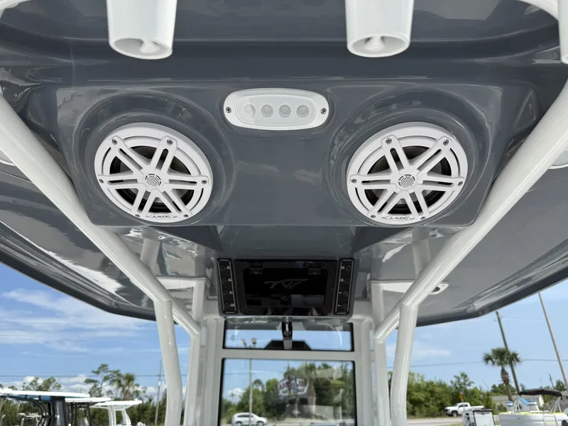 Slide: The Image of Tidewater 232 CC Adventure 2025 - 6